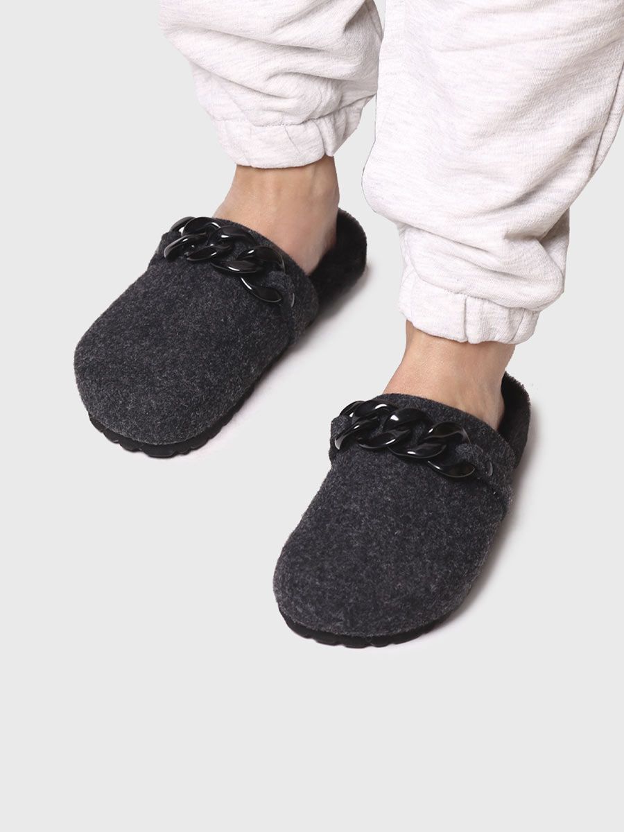 Pantuflas para mujer en color negro | LEIA
