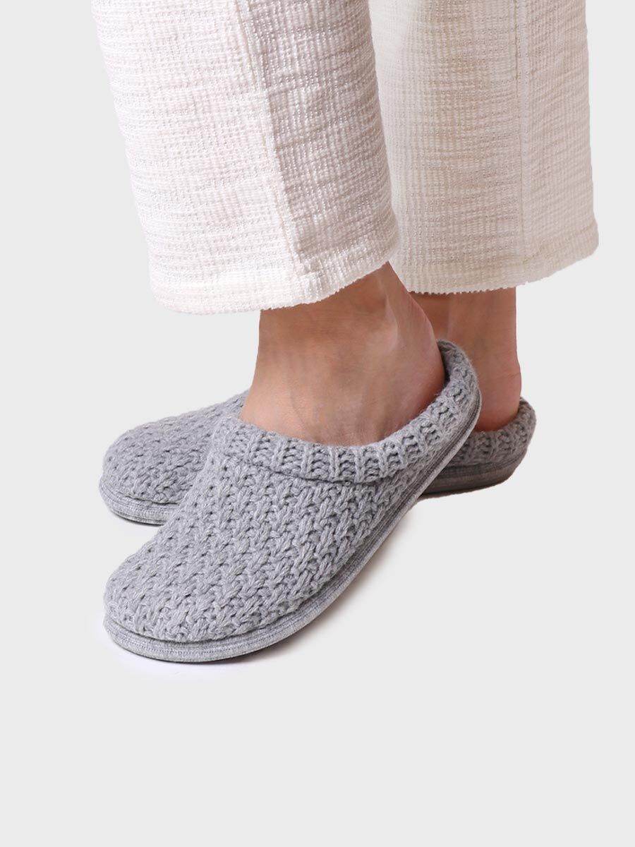 Pantufla para mujer en tejido trenzado color gris | DOMI