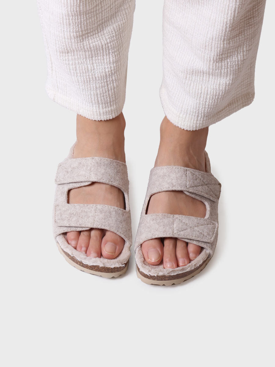 Pantufla para mujer abierta en color crudo | LIZY