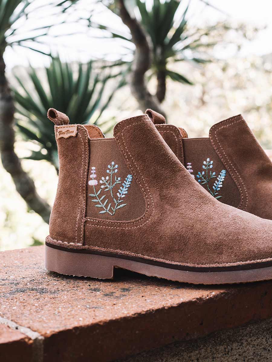 Botín en serraje con bordados florales para mujer | BISBAL