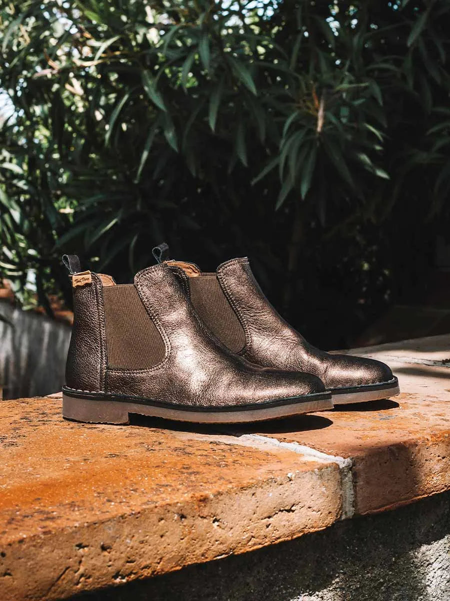 Botín de mujer en piel metalizada con gomas laterales | ISA-AT