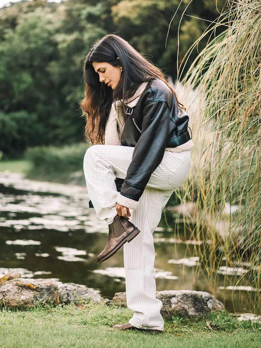 Botín de mujer en piel metalizada con gomas laterales | ISA-AT