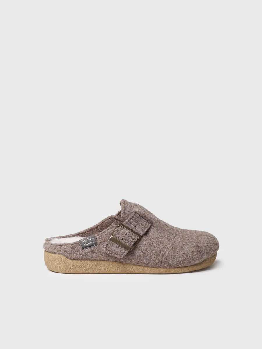Pantufla para mujer tipo zueco con hebilla | MIMA-FP