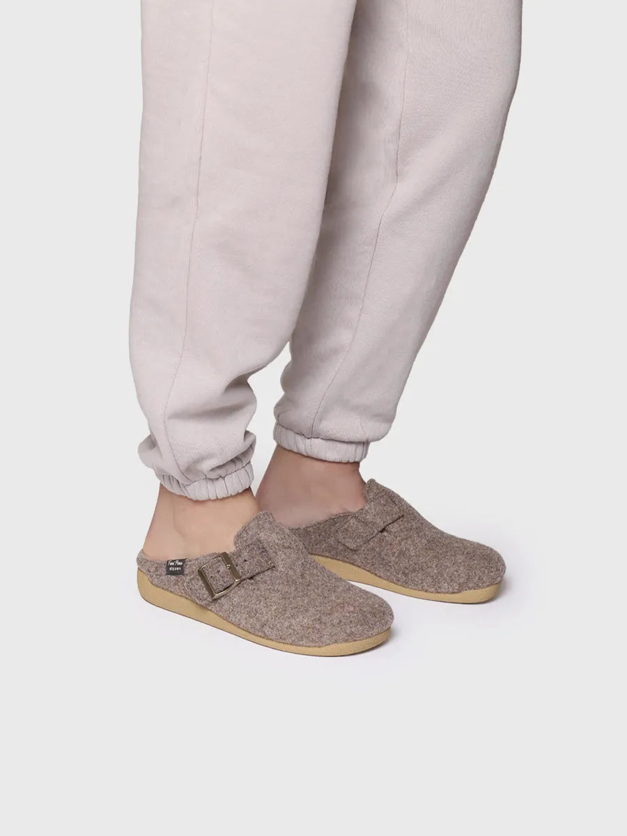 Pantufla para mujer tipo zueco con hebilla | MIMA-FP