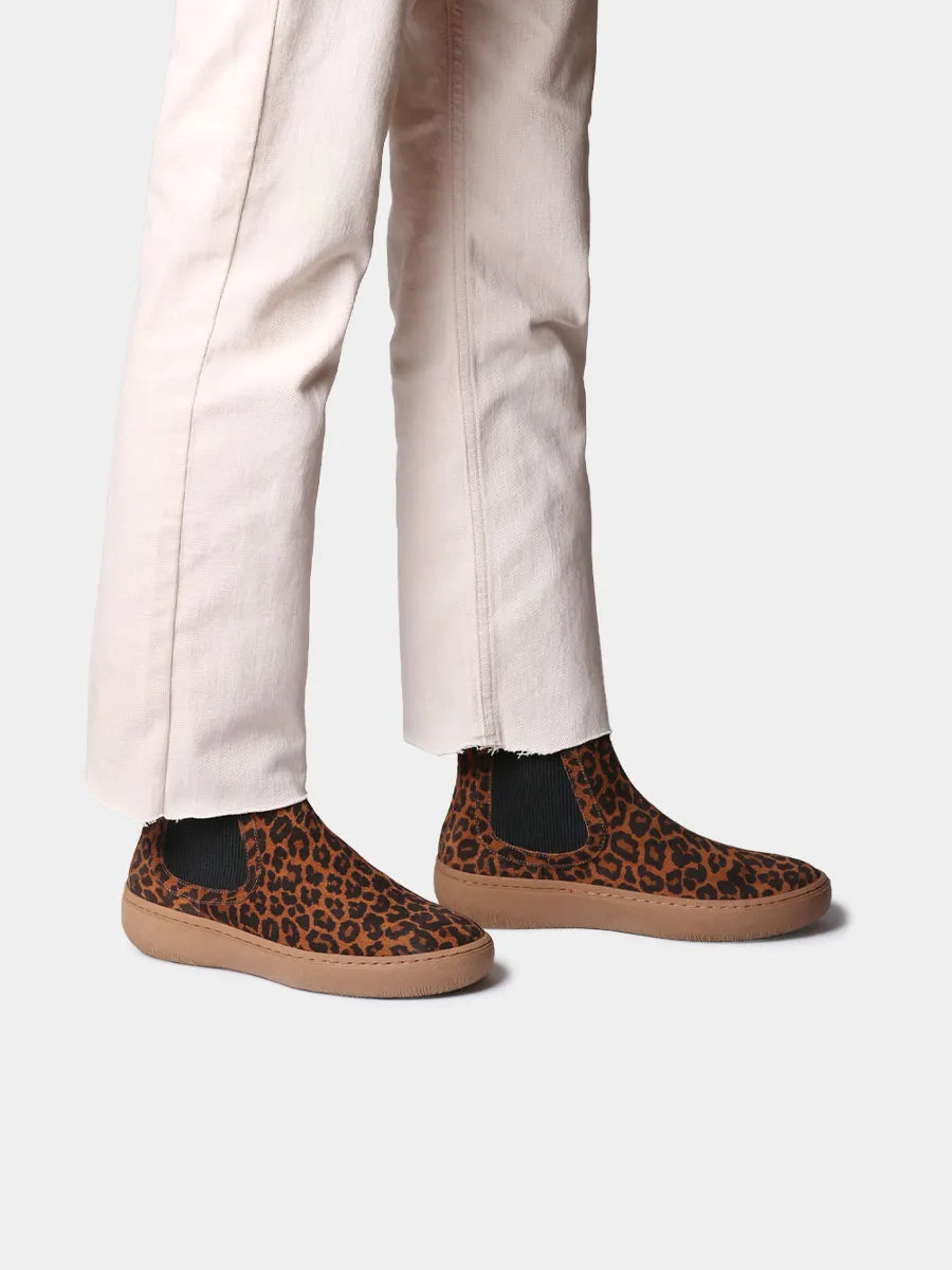 Botín para mujer en piel nobuk con elásticos laterales | SERRA