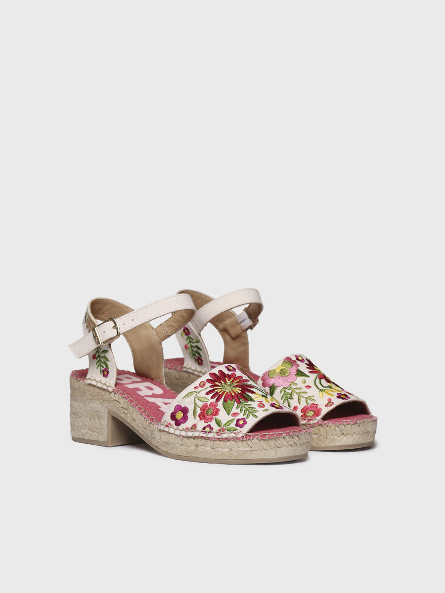 Alpargata de mujer con tacón bajo y bordado floral | TAMARIU