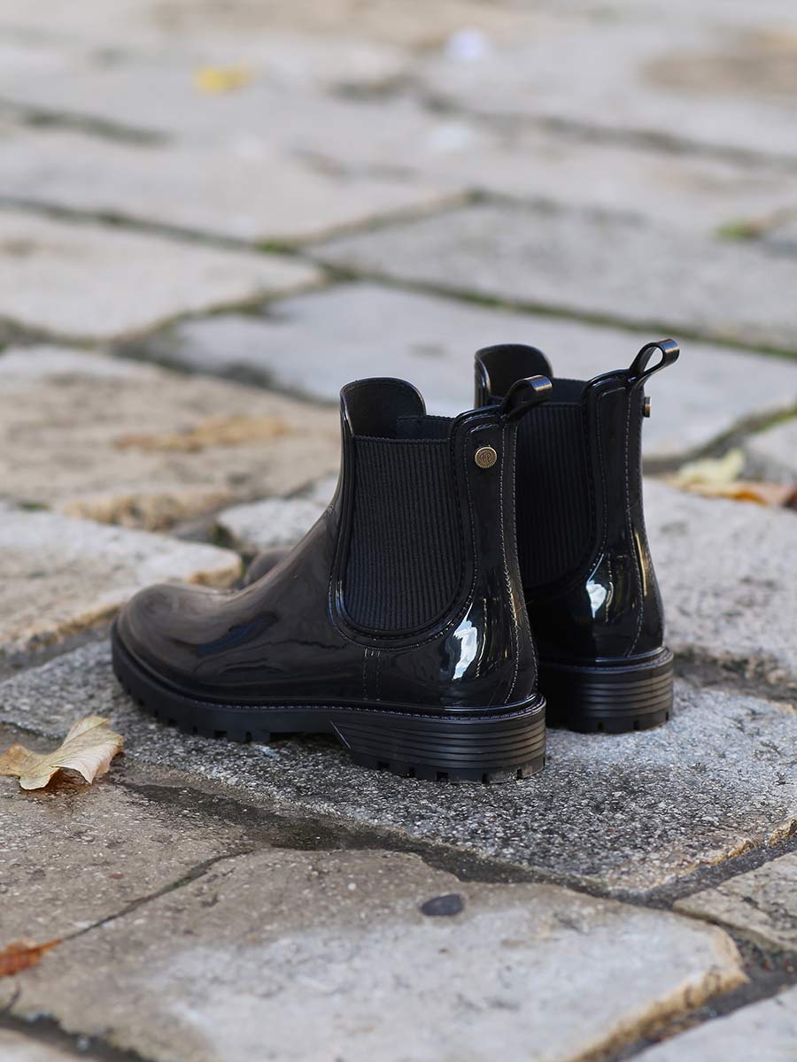 Botín de agua para mujer en color negro | CAVAN