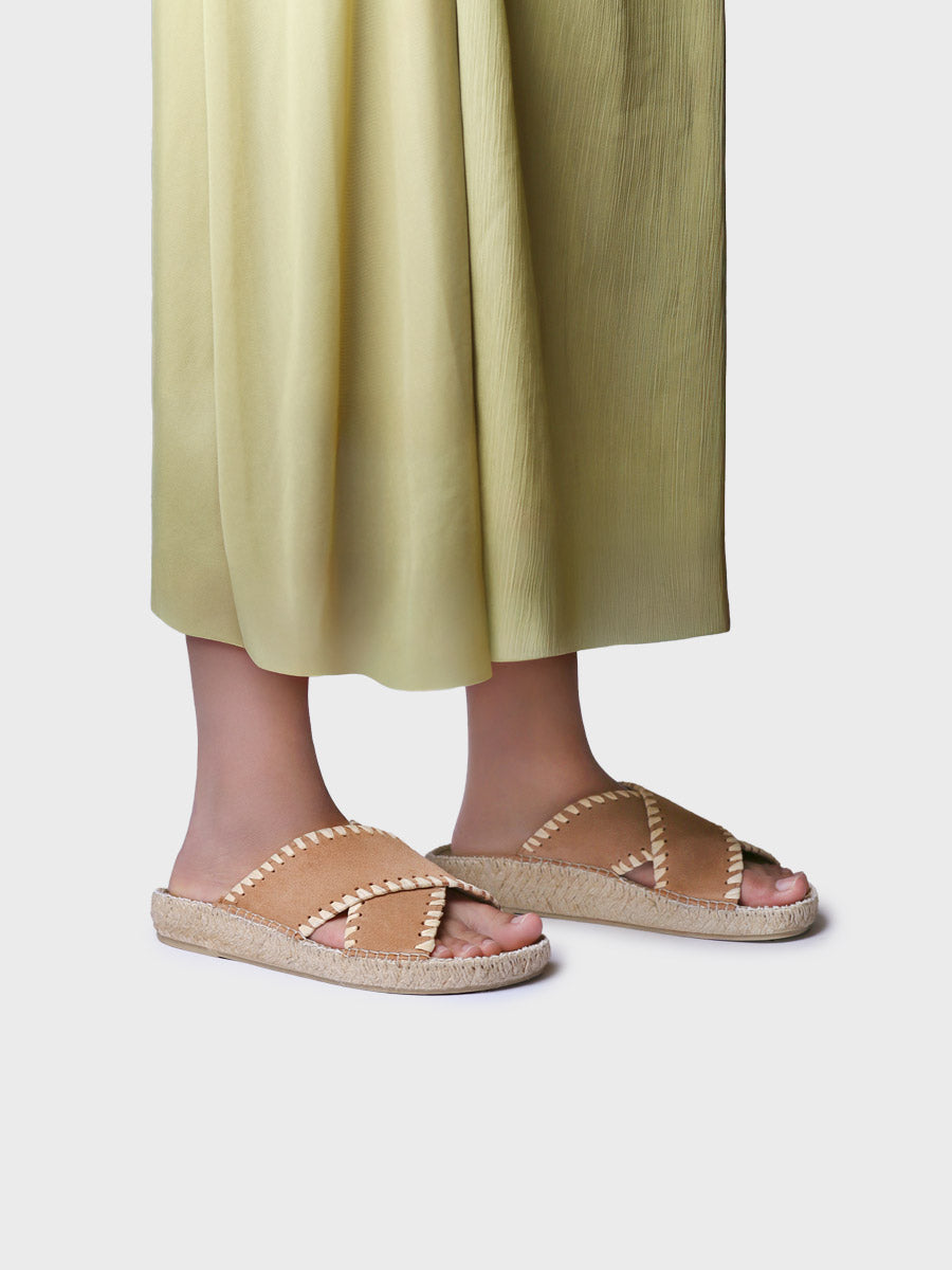 #color_camel