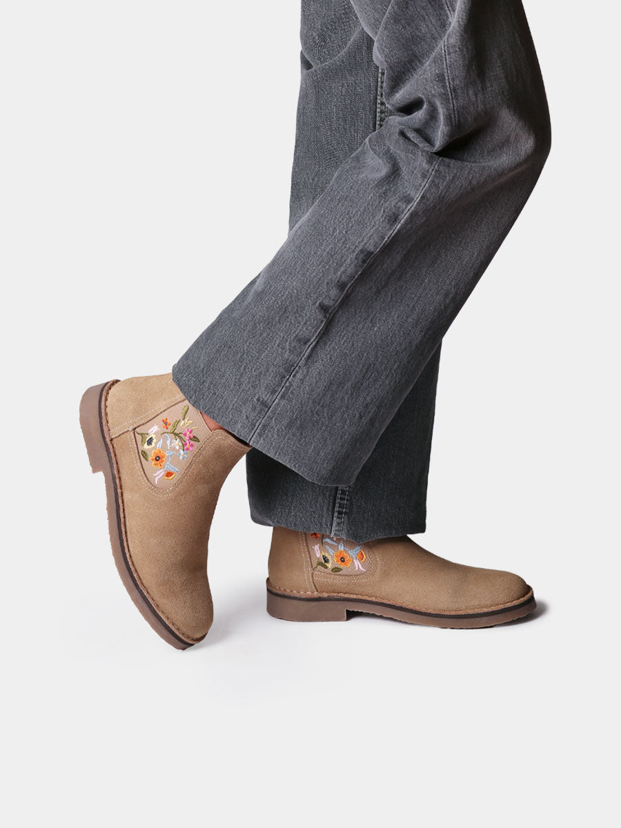Botín en serraje con bordados florales para mujer | BISBAL