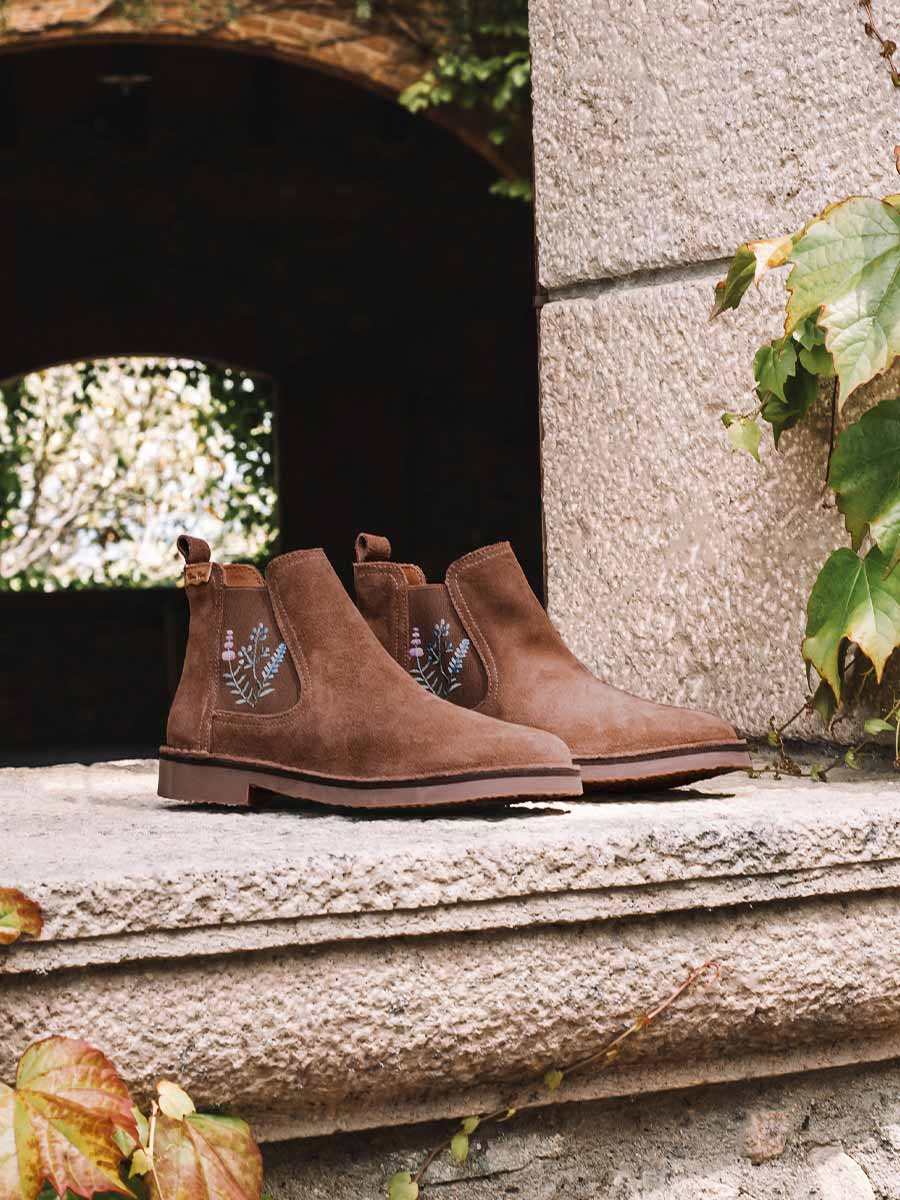 Botín en serraje con bordados florales para mujer | BISBAL