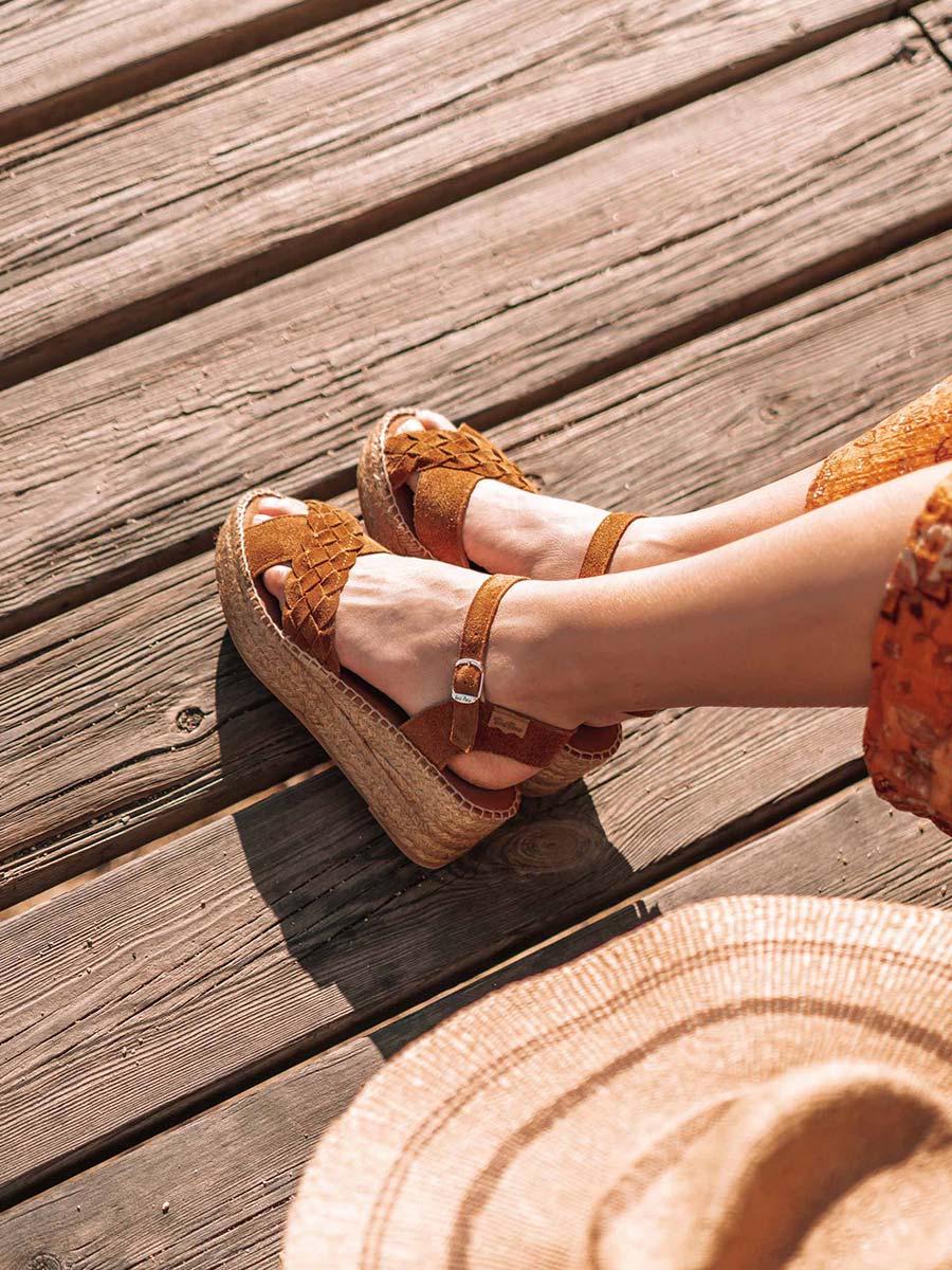 Sandalia atada al tobillo en color cuero - CARLOTA