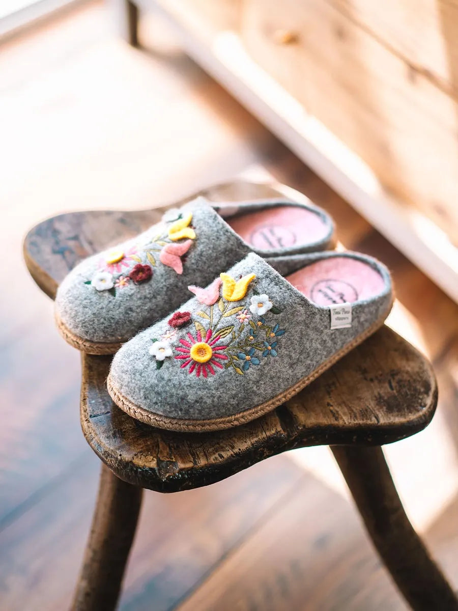 Pantufla para mujer en fieltro con flores | DELI-EF