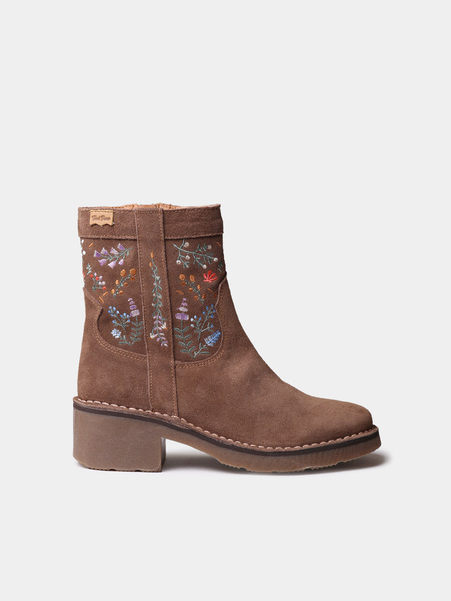 Botín de mujer en serraje con flores bordadas | MONELLS