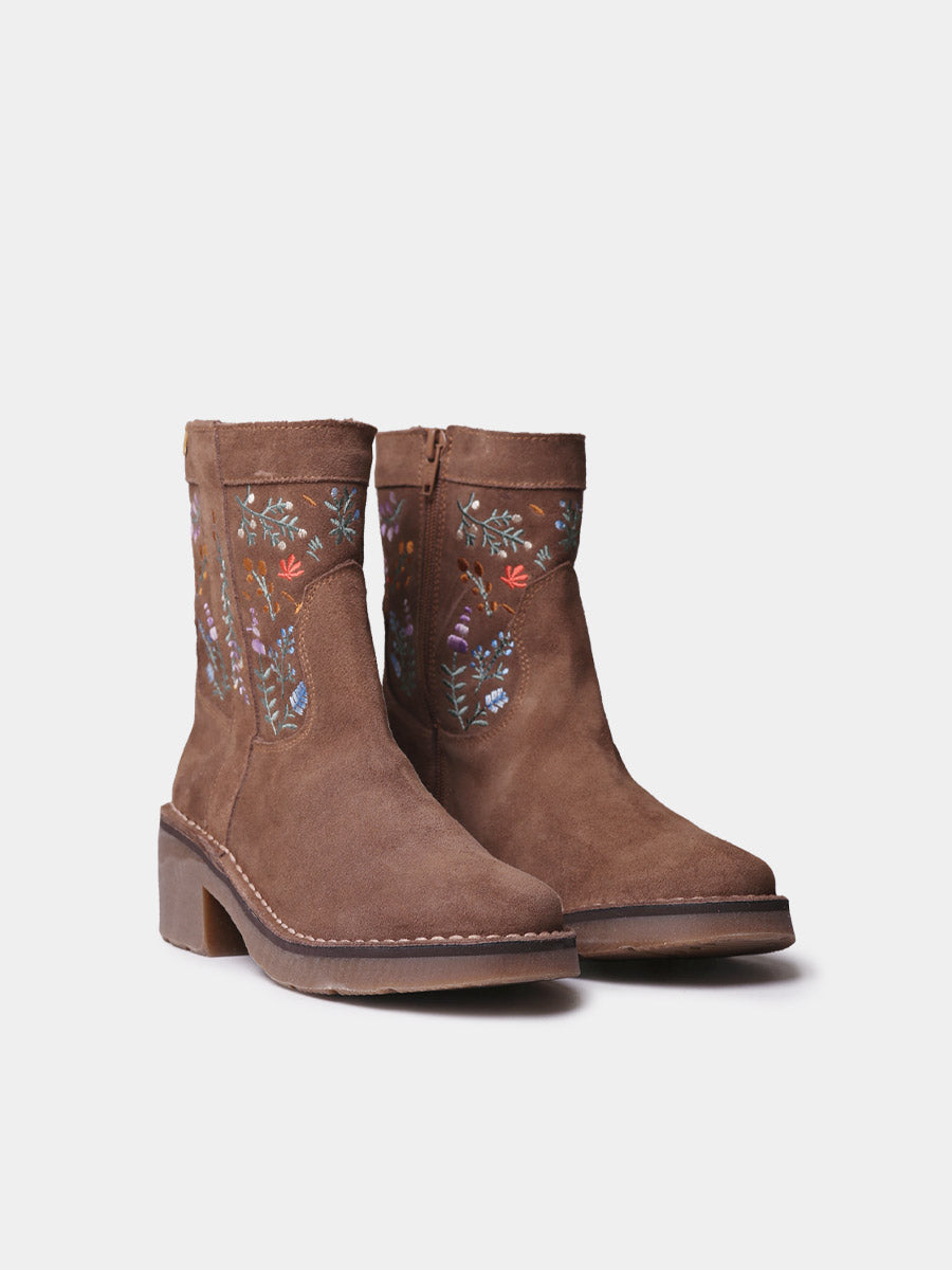 Botín de mujer en serraje con flores bordadas | MONELLS