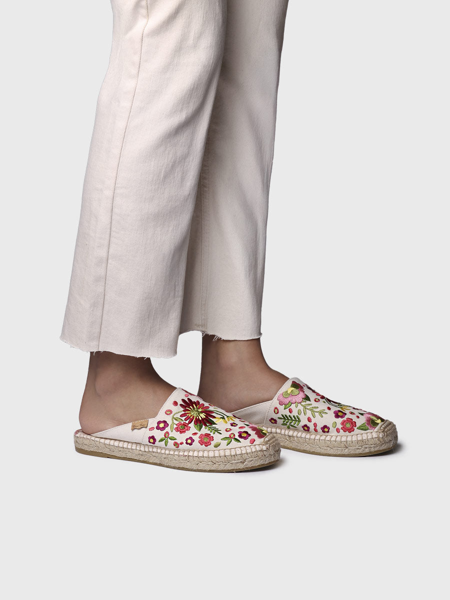 Alpargata mule de mujer con bordado floral | ROVIRA