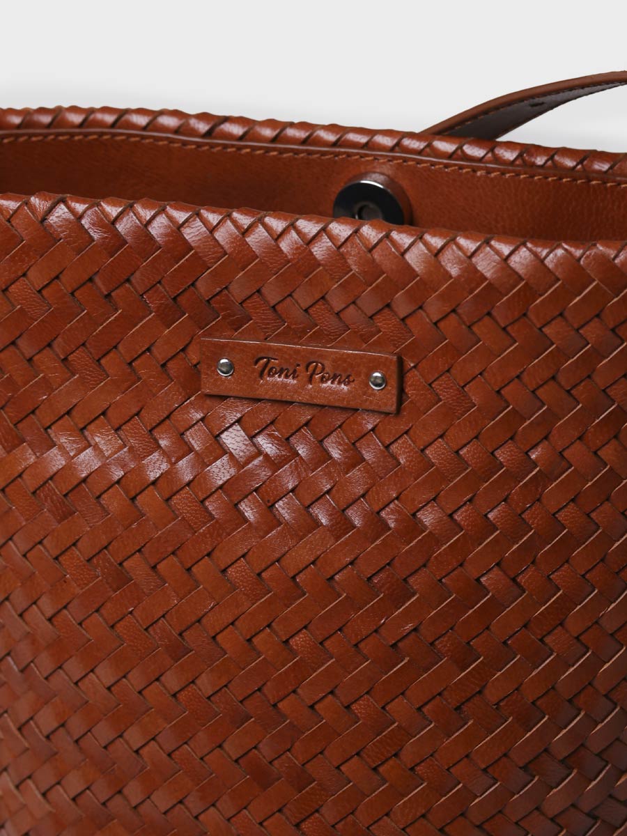 Bolso bombonera en cuero trenzado con tira ajustable | SALLY