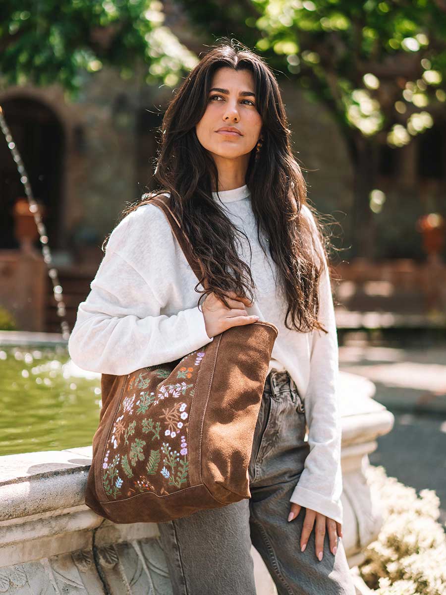 Bolso de mujer en serraje con bordado floral | SIURANA