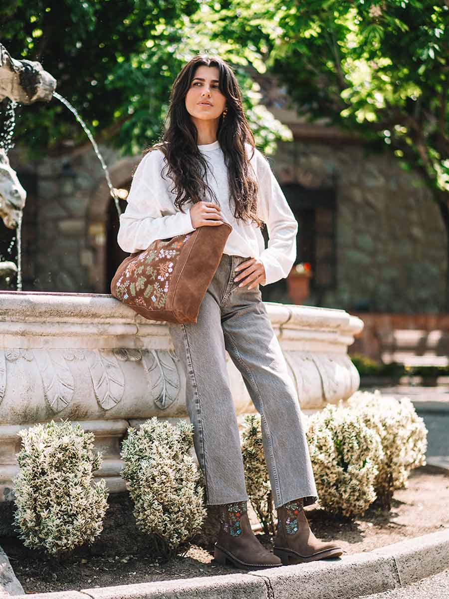 Bolso de mujer en serraje con bordado floral | SIURANA