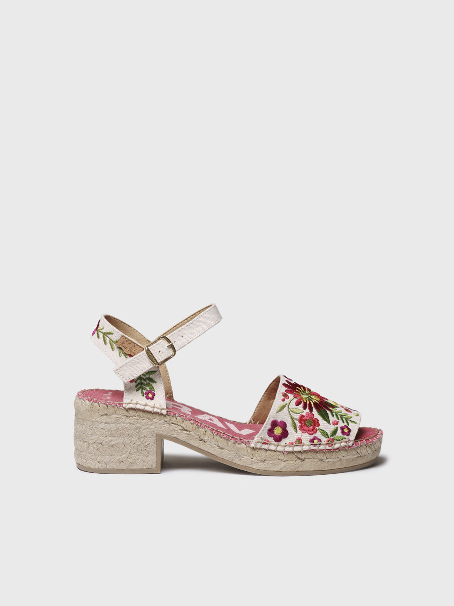 Alpargata de mujer con tacón bajo y bordado floral | TAMARIU